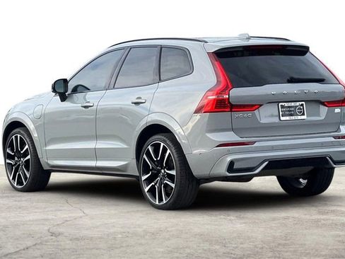 Certified 2024 Volvo XC60 T8 Ultimate w/ Protection Package Premier image 8
