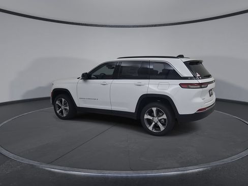 New 2026 Jeep Grand Cherokee Limited w/ Luxury Tech Group II AWD/4WD image 10