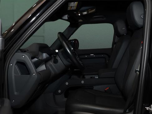 Used 2023 Land Rover Defender 110 X-Dynamic SE image 11