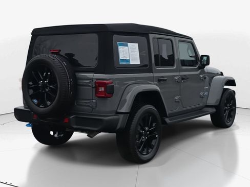 Used 2023 Jeep Wrangler Unlimited Sahara image 5