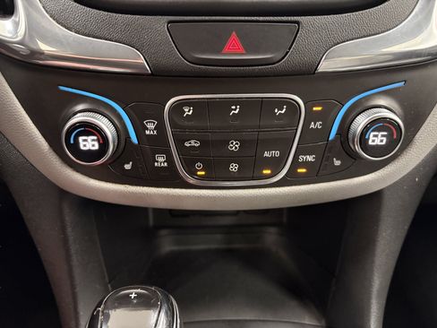 Used 2019 Chevrolet Equinox LT FWD image 17