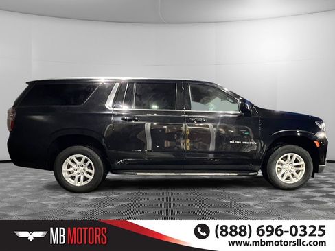 Used 2023 Chevrolet Suburban LT AWD/4WD image 2