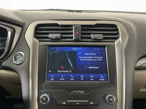 Used 2020 Ford Fusion SE FWD image 11
