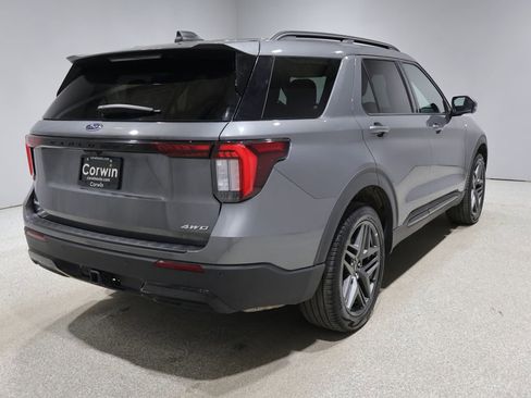 Used 2025 Ford Explorer ST-Line w/ ST-Line Street Pack AWD/4WD image 2