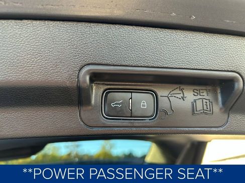 Used 2022 Ford Explorer XLT image 9