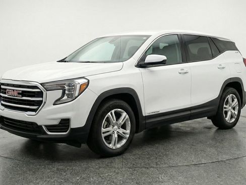 Used 2024 GMC Terrain SLE FWD image 3