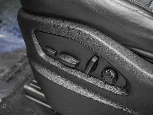 Used 2023 Porsche Cayenne Platinum Edition image 23