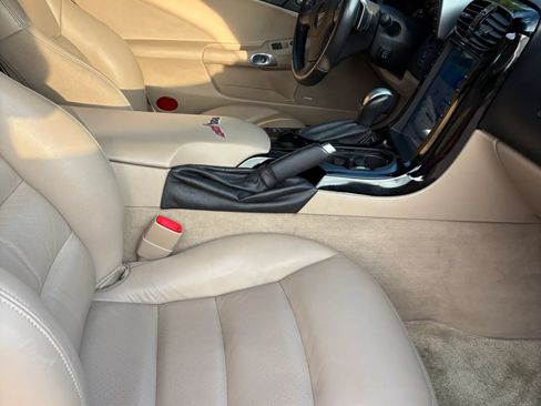 Used 2006 Chevrolet Corvette Coupe w/ Preferred Equipment Group RWD image 32