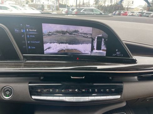 Used 2023 Cadillac Escalade Premium Luxury image 17
