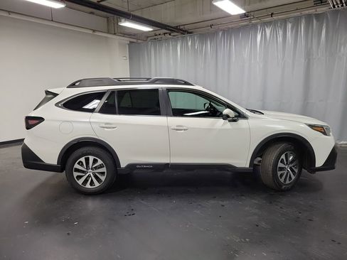 Used 2022 Subaru Outback Premium image 9
