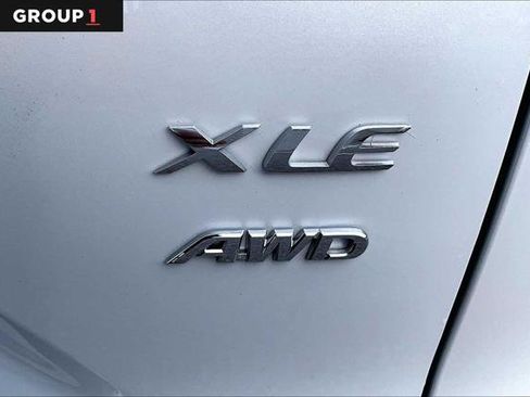 Certified 2025 Toyota Corolla Cross XLE image 10