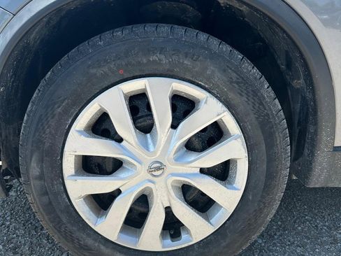 Used 2017 Nissan Rogue S AWD/4WD image 6