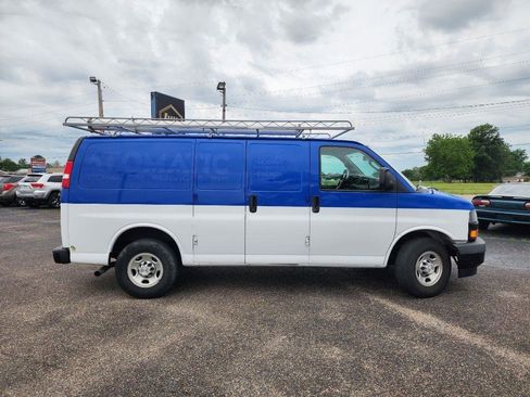 Used 2019 Chevrolet Express 2500 w/ Driver Convenience Package RWD image 3
