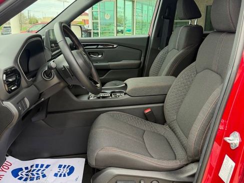 Certified 2025 Honda Pilot Sport image 10