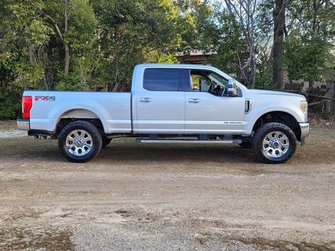Used 2019 Ford F250 Lariat w/ Chrome Package image 11