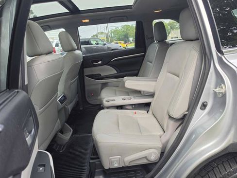 Used 2015 Toyota Highlander Limited Platinum AWD/4WD image 13