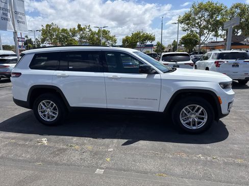 Used 2025 Jeep Grand Cherokee L Laredo RWD image 11