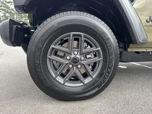 New 2026 Jeep Gladiator Sport AWD/4WD image 27
