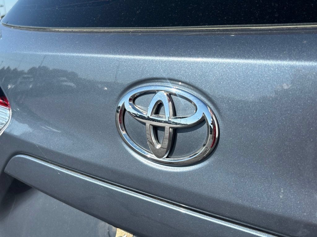 Used 2024 Toyota Corolla Cross L FWD image 30