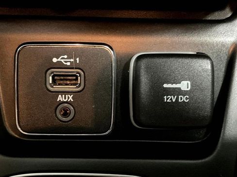 Used 2020 Jeep Cherokee Trailhawk w/ Cold Weather Group image 33