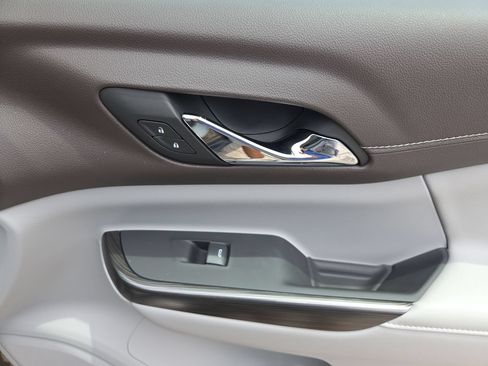 Used 2023 GMC Acadia SLT FWD image 19