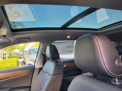 New 2026 Volkswagen Atlas SE image 8