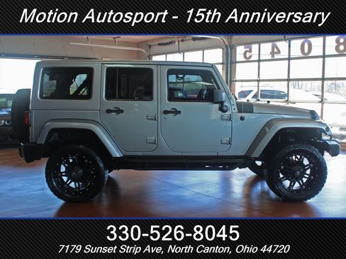 Used 2014 Jeep Wrangler Unlimited Sahara w/ Max Tow Package AWD/4WD image 13