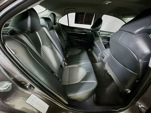 Used 2024 Toyota Camry SE image 11