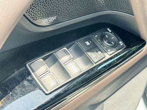 Used 2023 Lexus LX 600 4WD w/ Luxury Package image 14