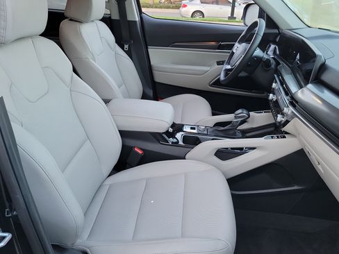 Used 2023 Kia Telluride S image 19