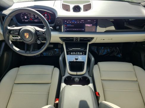 Used 2025 Porsche Cayenne Coupe AWD/4WD image 13
