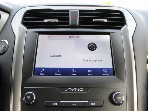 Used 2020 Ford Fusion SE FWD image 24