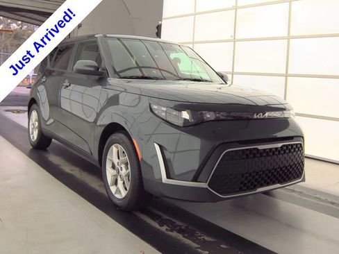 Used 2025 Kia Soul LX w/ LX Technology Package FWD image 2