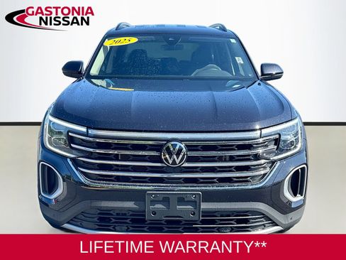 Used 2025 Volkswagen Atlas SE AWD/4WD image 2