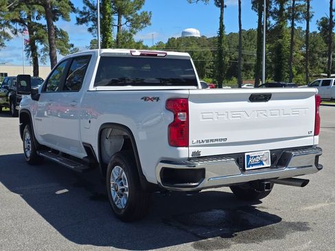 Used 2025 Chevrolet Silverado 2500 LT w/ Convenience Package AWD/4WD image 3