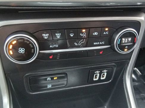 Used 2018 Ford EcoSport SE w/ SE Convenience Package image 24