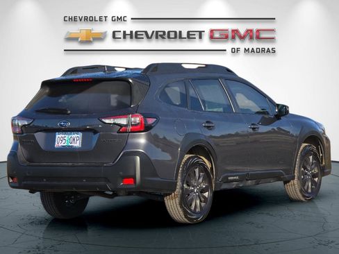 Used 2025 Subaru Outback Onyx Edition image 3