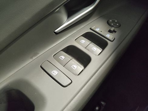 Used 2024 Hyundai Elantra SEL FWD image 27