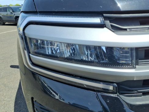 Used 2024 Ford Expedition XLT image 10