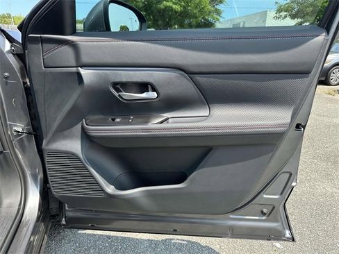 New 2025 Nissan Kicks SR image 8
