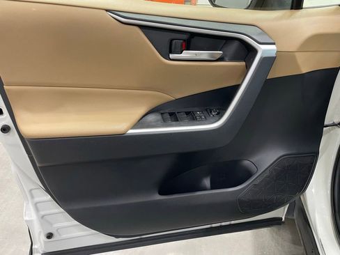 Used 2019 Toyota RAV4 XLE image 16