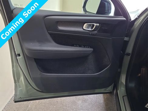 Used 2022 Volvo XC40 P8 Recharge Ultimate image 7