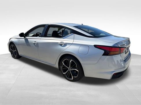 Used 2023 Nissan Altima 2.5 SR FWD image 5
