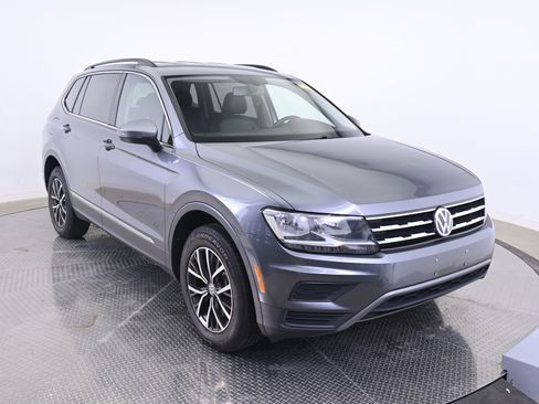 Used 2018 Volkswagen Tiguan SE AWD/4WD image 9