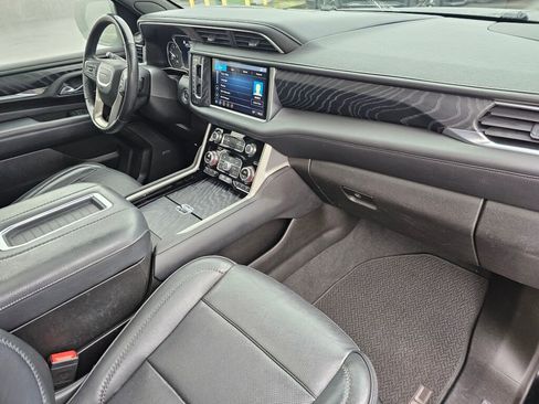 Used 2021 GMC Yukon Denali w/ Denali Premium Package image 14