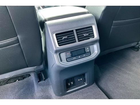 Used 2024 Volkswagen Atlas SE FWD image 10