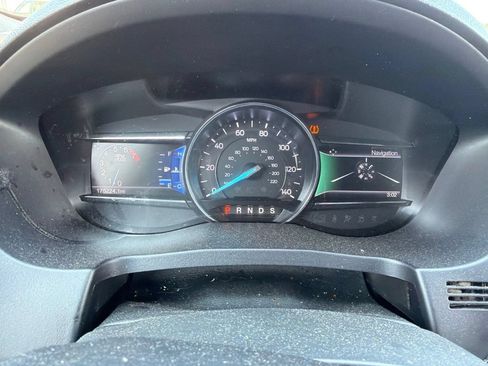 Used 2017 Ford Explorer XLT w/ Equipment Group 202A FWD image 6