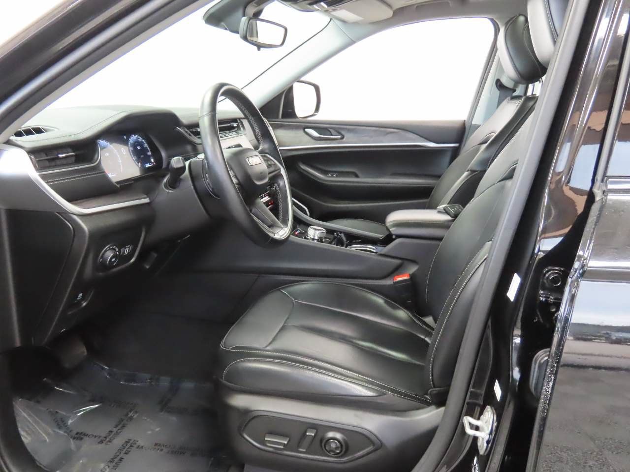 Used 2022 Jeep Grand Cherokee L Limited RWD image 15
