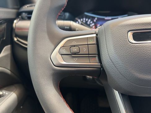 Used 2025 Jeep Compass Trailhawk AWD/4WD image 33
