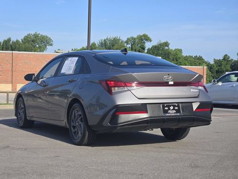 Certified 2024 Hyundai Elantra SEL FWD image 3
